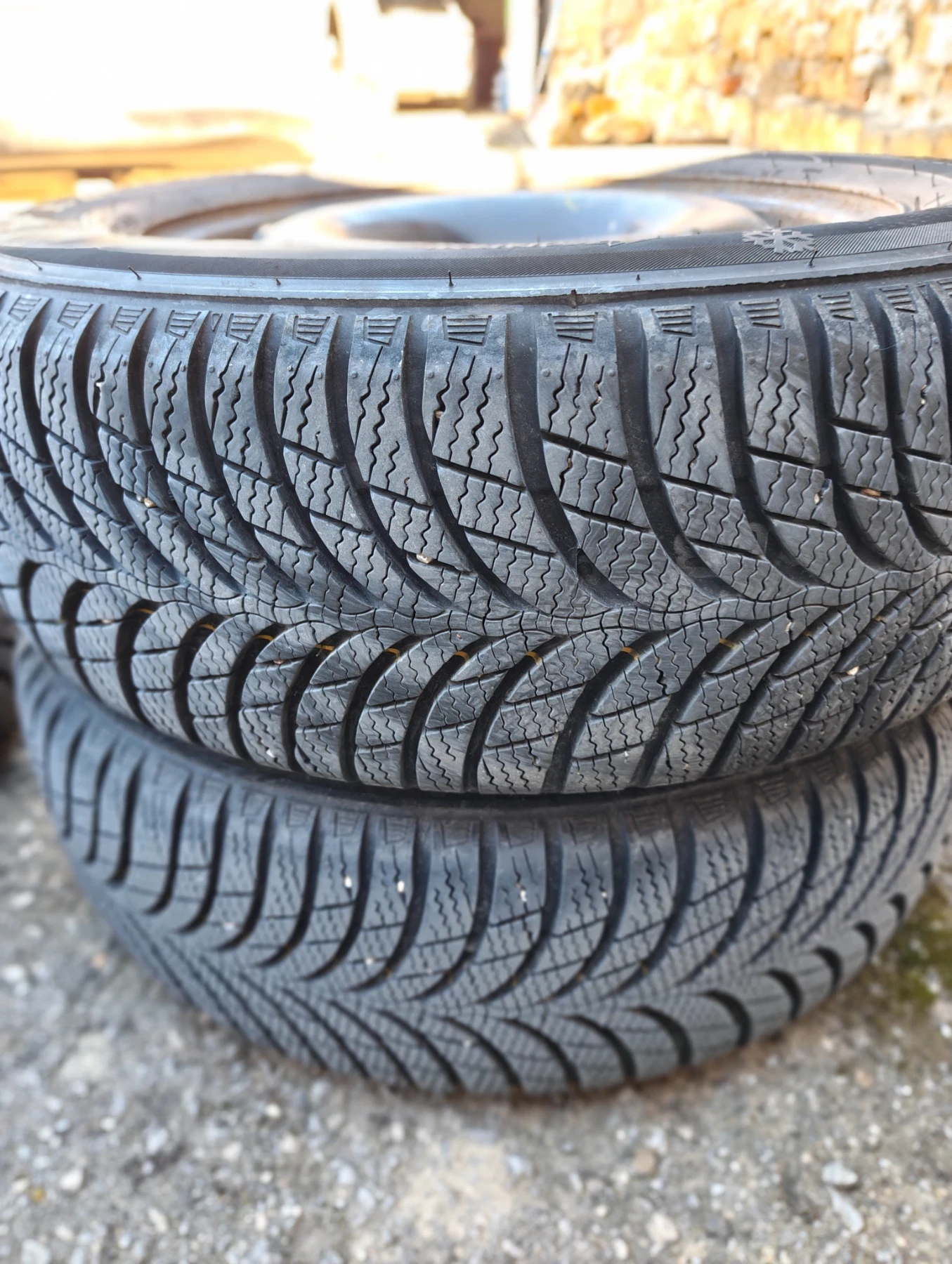 Гуми с джанти Semperit 195/65R15, снимка 2 - Гуми и джанти - 53785963