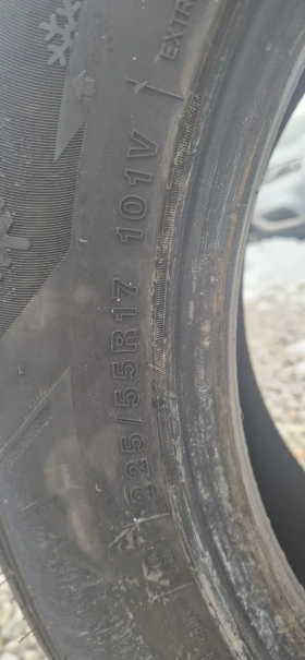 Гуми Зимни 225/55R17, снимка 5 - Гуми и джанти - 48694391