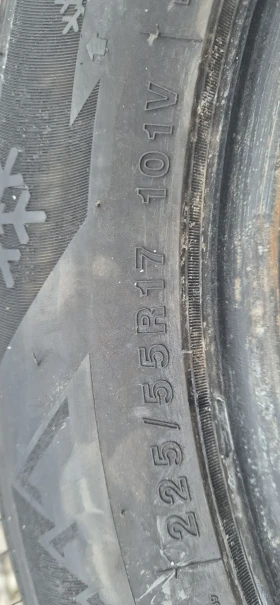 Гуми Зимни 225/55R17, снимка 6 - Гуми и джанти - 48694391