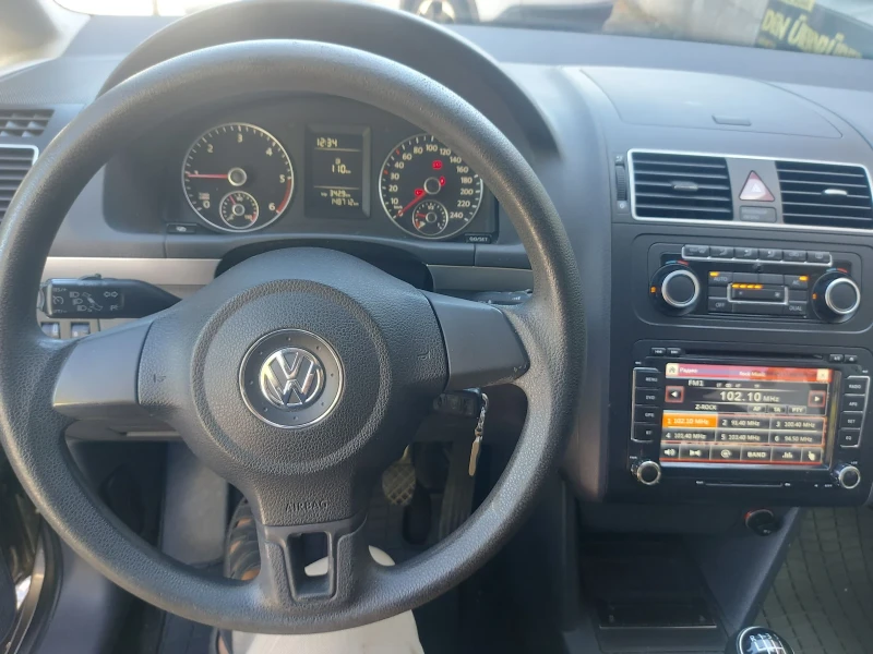 VW Touran 1.6TDI, снимка 7 - Автомобили и джипове - 47982370