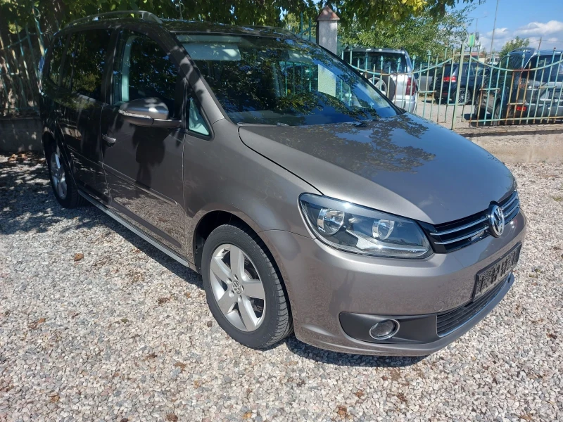 VW Touran 1.6TDI, снимка 14 - Автомобили и джипове - 47982370