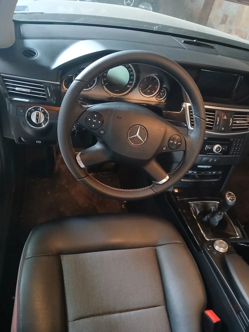 Mercedes-Benz E 220, снимка 14 - Автомобили и джипове - 49565886