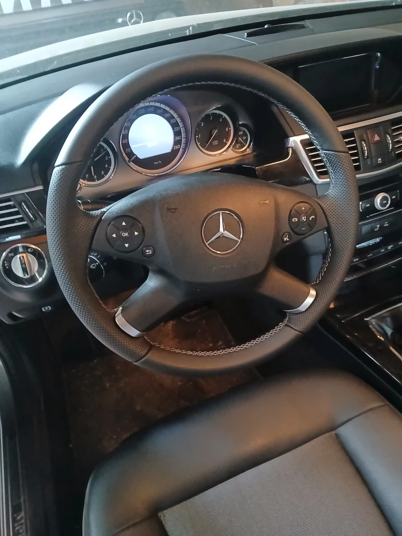 Mercedes-Benz E 220, снимка 16 - Автомобили и джипове - 49565886