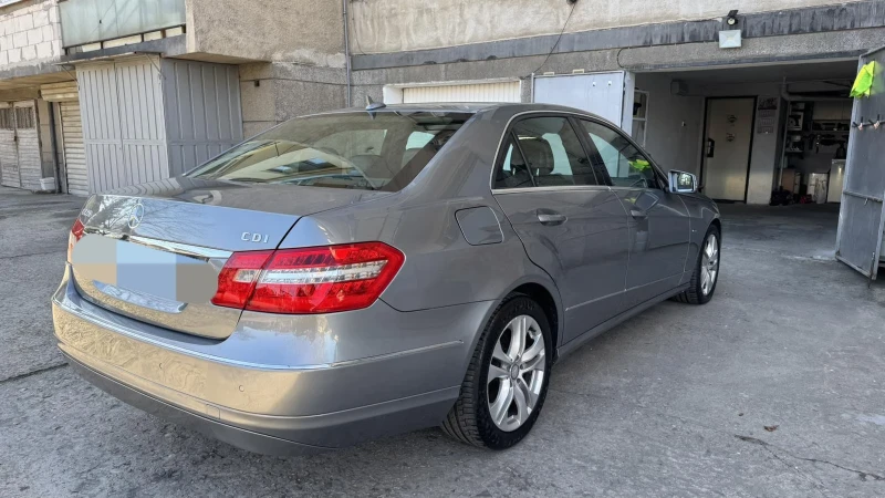 Mercedes-Benz E 220, снимка 12 - Автомобили и джипове - 49565886