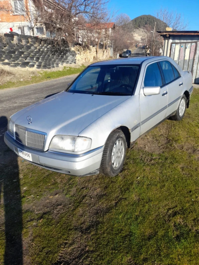 Mercedes-Benz C 180, снимка 2 - Автомобили и джипове - 48620363