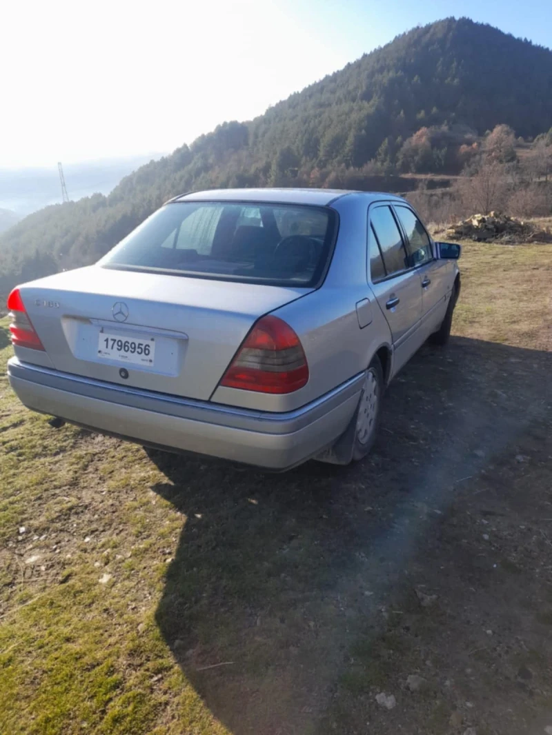 Mercedes-Benz C 180, снимка 4 - Автомобили и джипове - 48620363