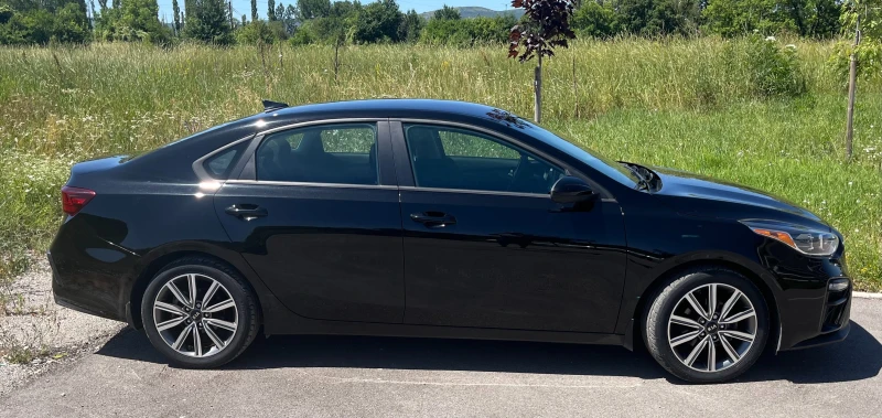 Kia Forte 2L ГАЗ 1 СОБСТВЕНИК, снимка 3 - Автомобили и джипове - 52672057