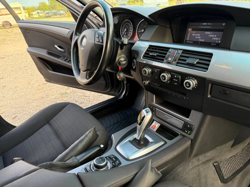 BMW 525 197кс./Автомат/Напълно обслужена, снимка 10 - Автомобили и джипове - 51344726