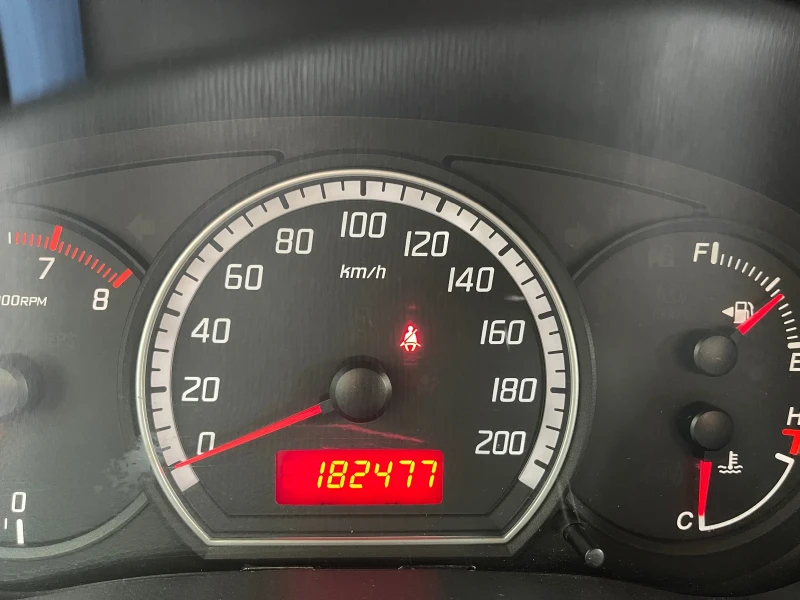 Suzuki Swift, снимка 9 - Автомобили и джипове - 52453274