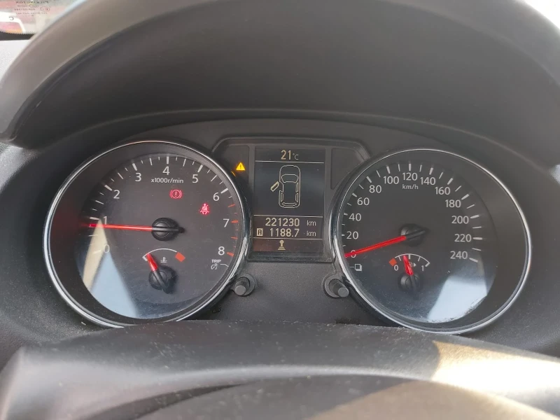 Nissan Qashqai 1.6 бензин Швейцария 360 градуса камера , снимка 6 - Автомобили и джипове - 52772389