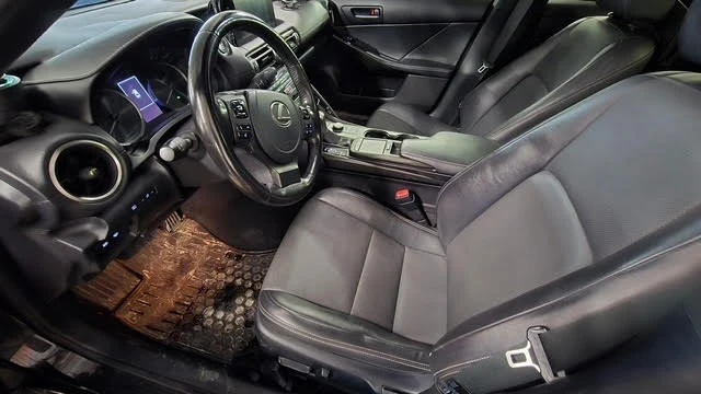 Lexus IS 300 CARFAX * * АВТО КРЕДИТ * * , снимка 5 - Автомобили и джипове - 52795342