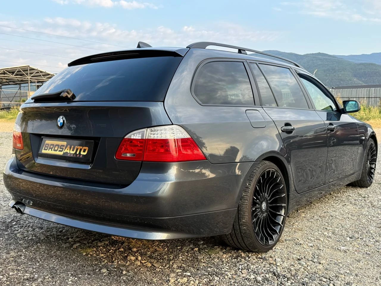BMW 525 197кс./Автомат/Напълно обслужена - изображение 6
