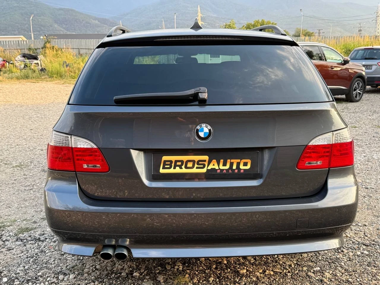 BMW 525 197кс./Автомат/Напълно обслужена - изображение 8