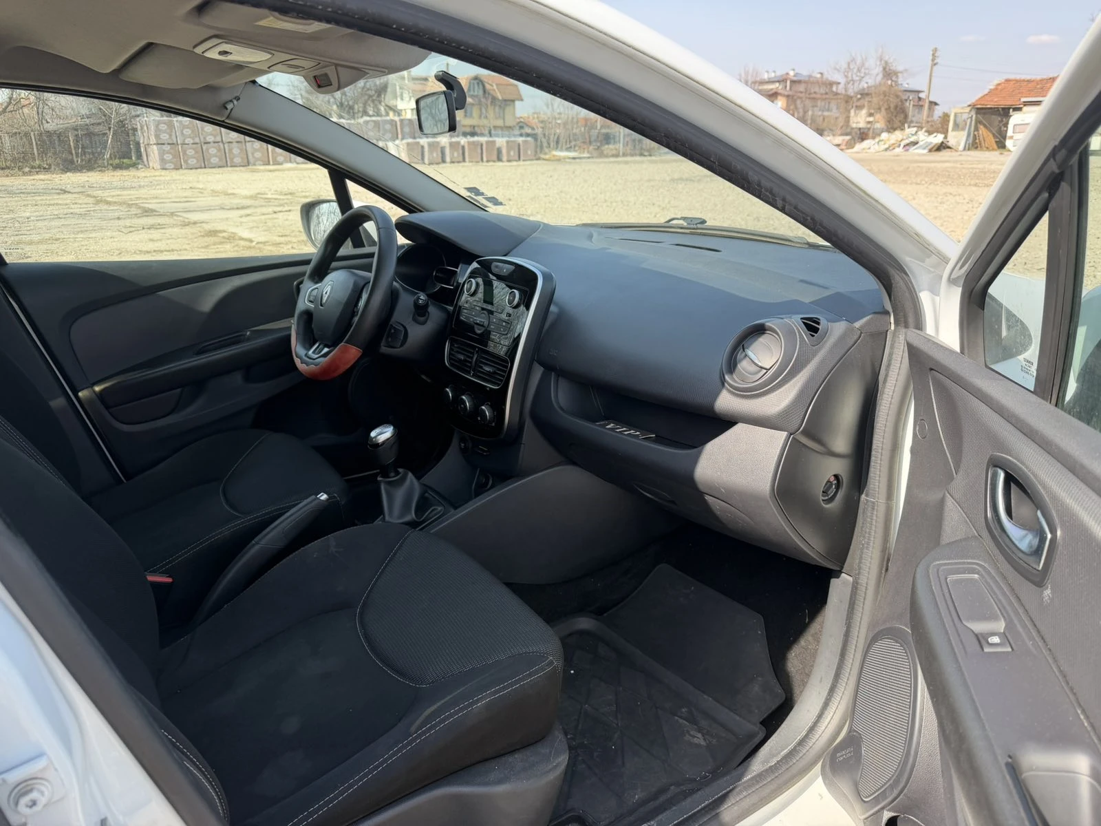 Renault Clio 0.9SCe/75k.c., снимка 10 - Автомобили и джипове - 53800705