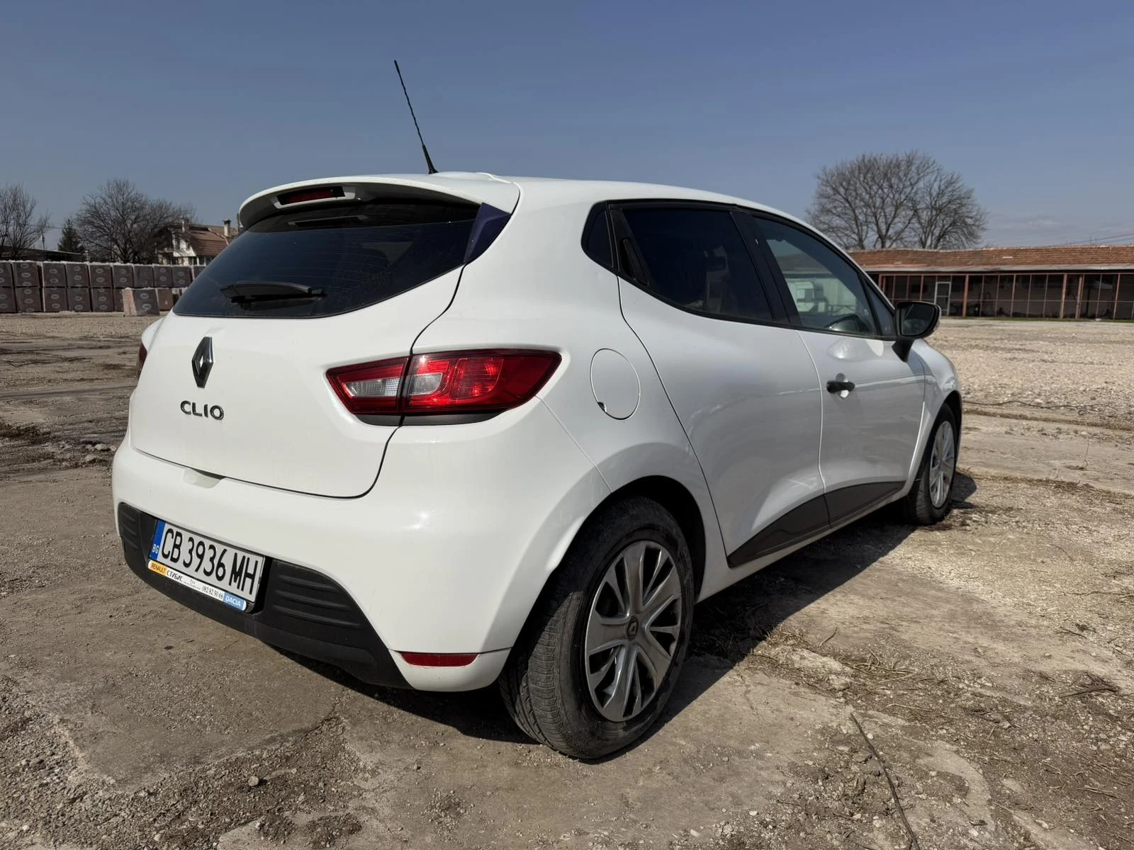 Renault Clio 0.9SCe/75k.c., снимка 8 - Автомобили и джипове - 53800705