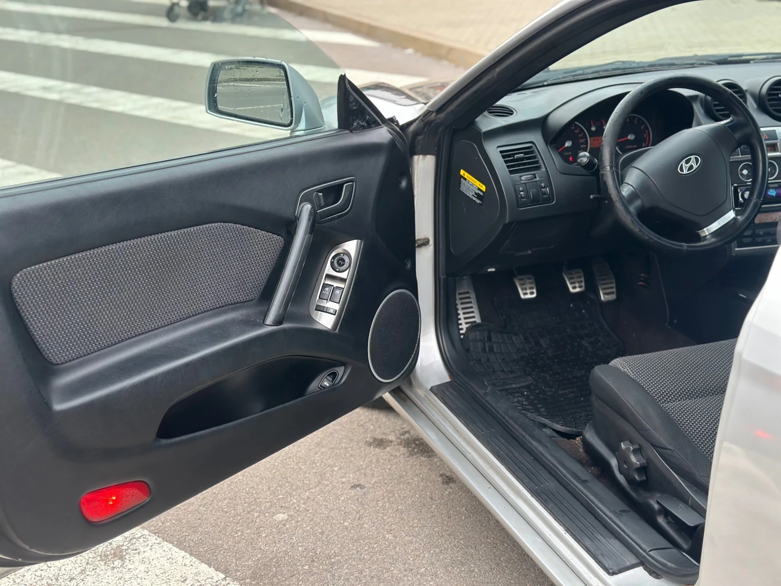 Hyundai Coupe 2.0, снимка 5 - Автомобили и джипове - 53846054