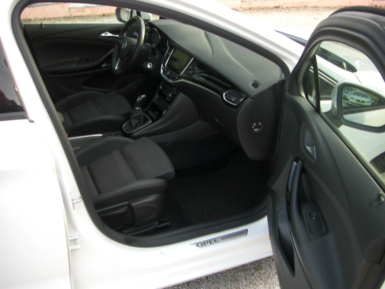 Opel Astra 1.6cdti COSMO DISTANS Tourer LED EV 6+ , снимка 15 - Автомобили и джипове - 53907761