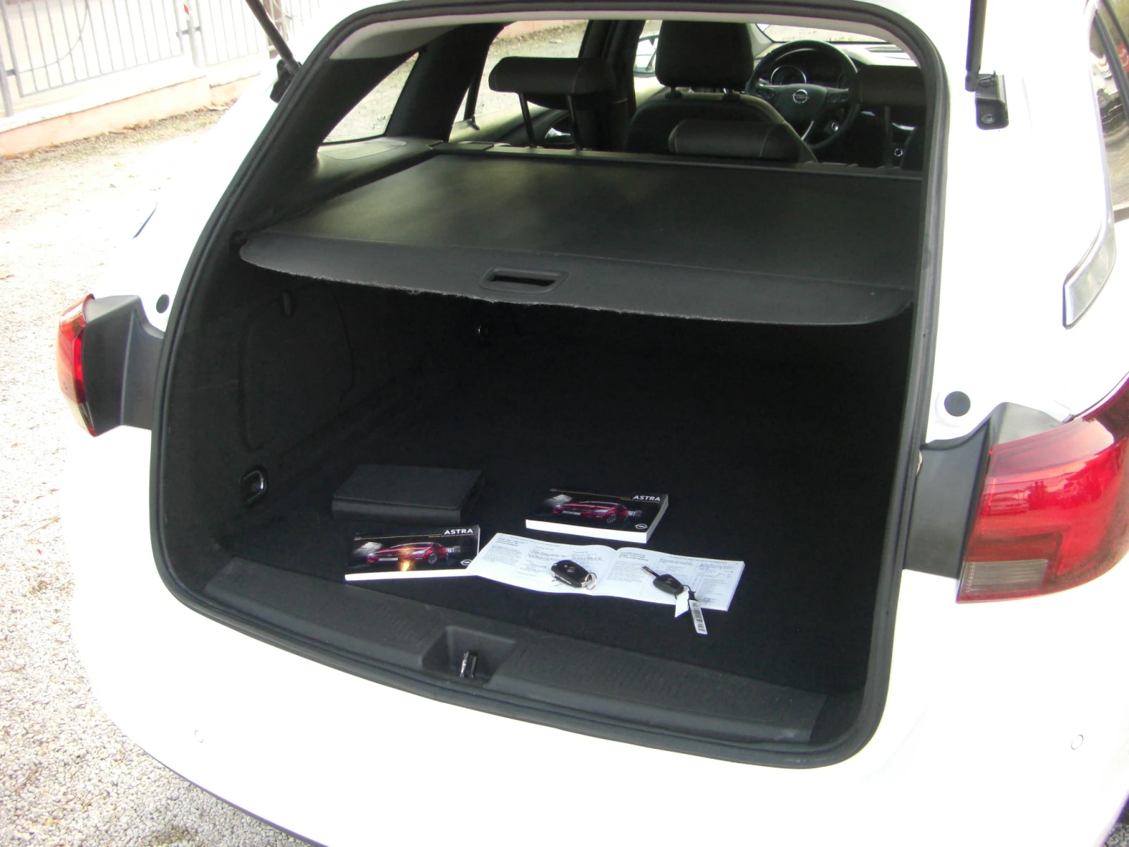 Opel Astra 1.6cdti COSMO DISTANS Tourer LED EV 6+ , снимка 16 - Автомобили и джипове - 53907761