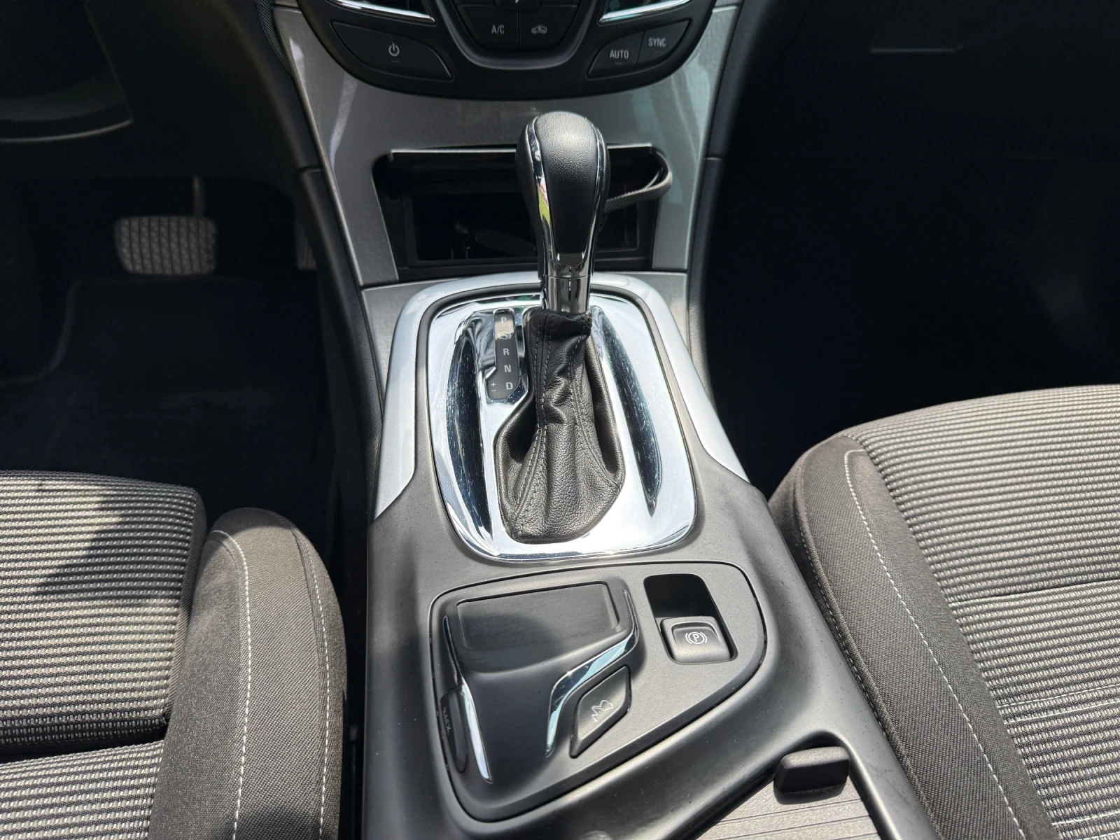 Opel Insignia, снимка 13 - Автомобили и джипове - 54181855