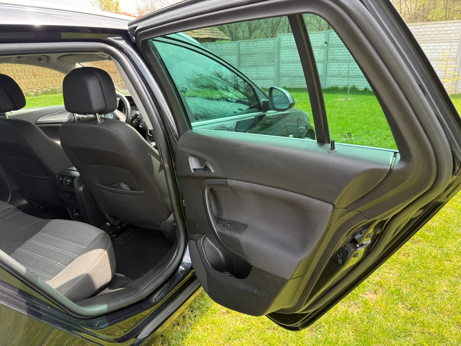 Opel Insignia, снимка 10 - Автомобили и джипове - 54181855