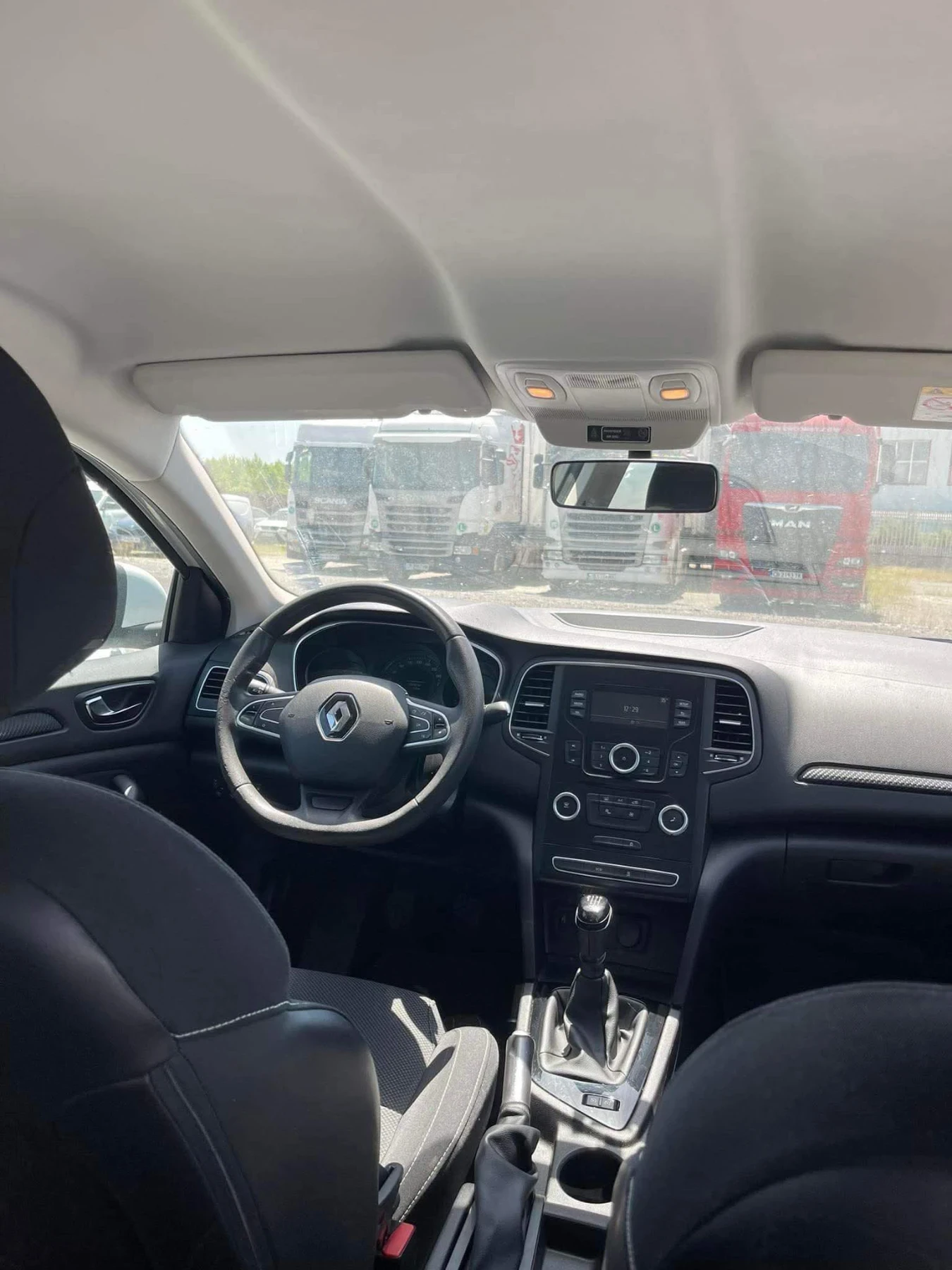 Renault Megane 1.5 dCi, снимка 2 - Автомобили и джипове - 54322303