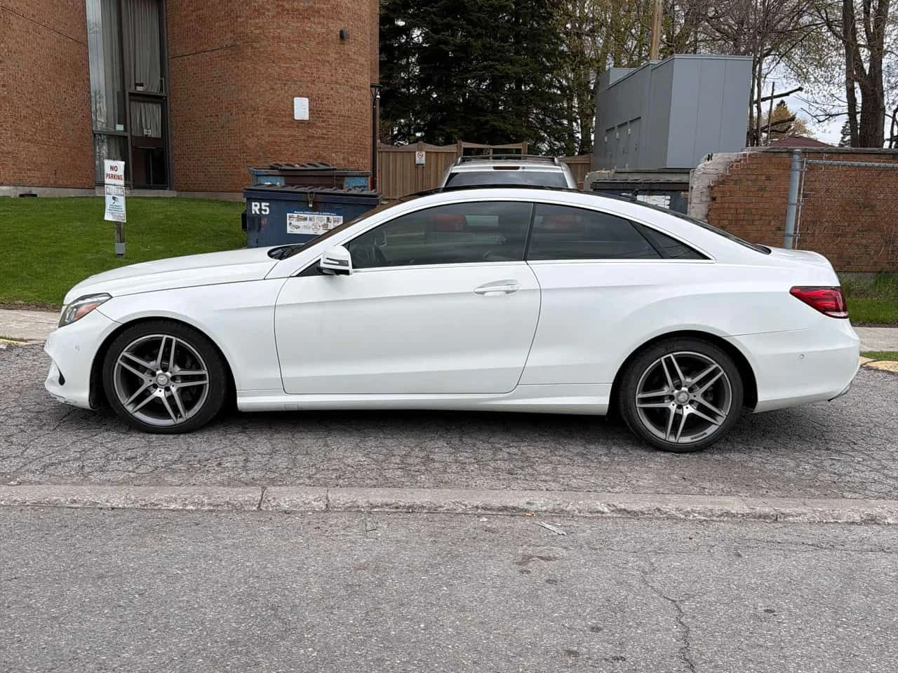 Mercedes-Benz E 400 * ПАНОРАМА* 360 КАМЕРА* ОБДУХВАНЕ* , снимка 4 - Автомобили и джипове - 54396886