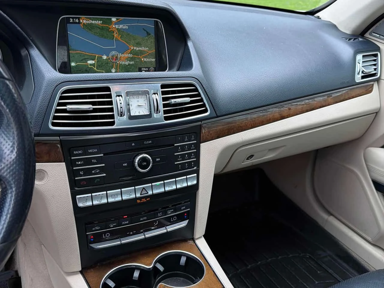 Mercedes-Benz E 400 * ПАНОРАМА* 360 КАМЕРА* ОБДУХВАНЕ* , снимка 10 - Автомобили и джипове - 54396886