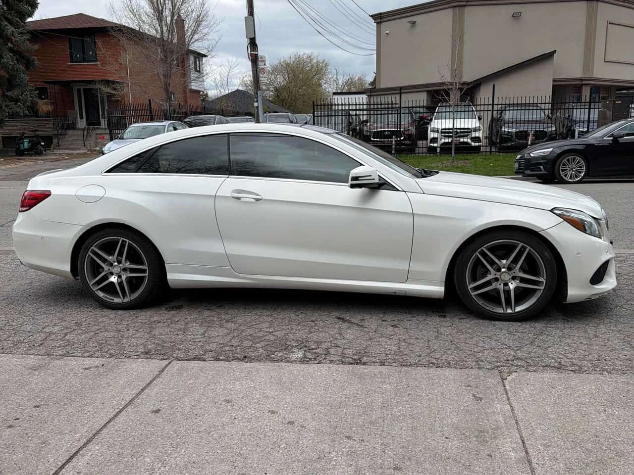 Mercedes-Benz E 400 * ПАНОРАМА* 360 КАМЕРА* ОБДУХВАНЕ* , снимка 5 - Автомобили и джипове - 54396886