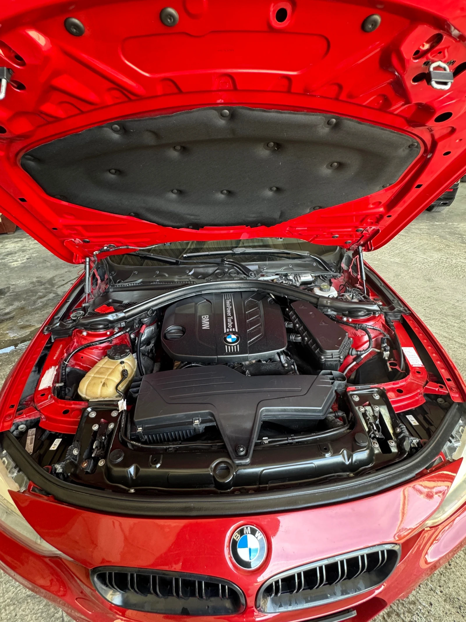 BMW 320 F 30 X drive , снимка 14 - Автомобили и джипове - 54710430