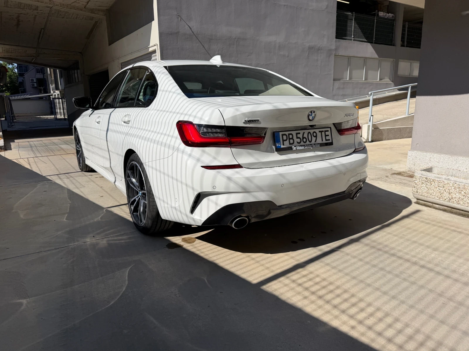 BMW 330 xDrive M Pack, снимка 4 - Автомобили и джипове - 54753759