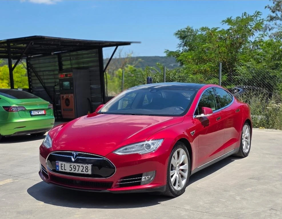 Tesla Model S 772 к.с. Безплатно Зареждане