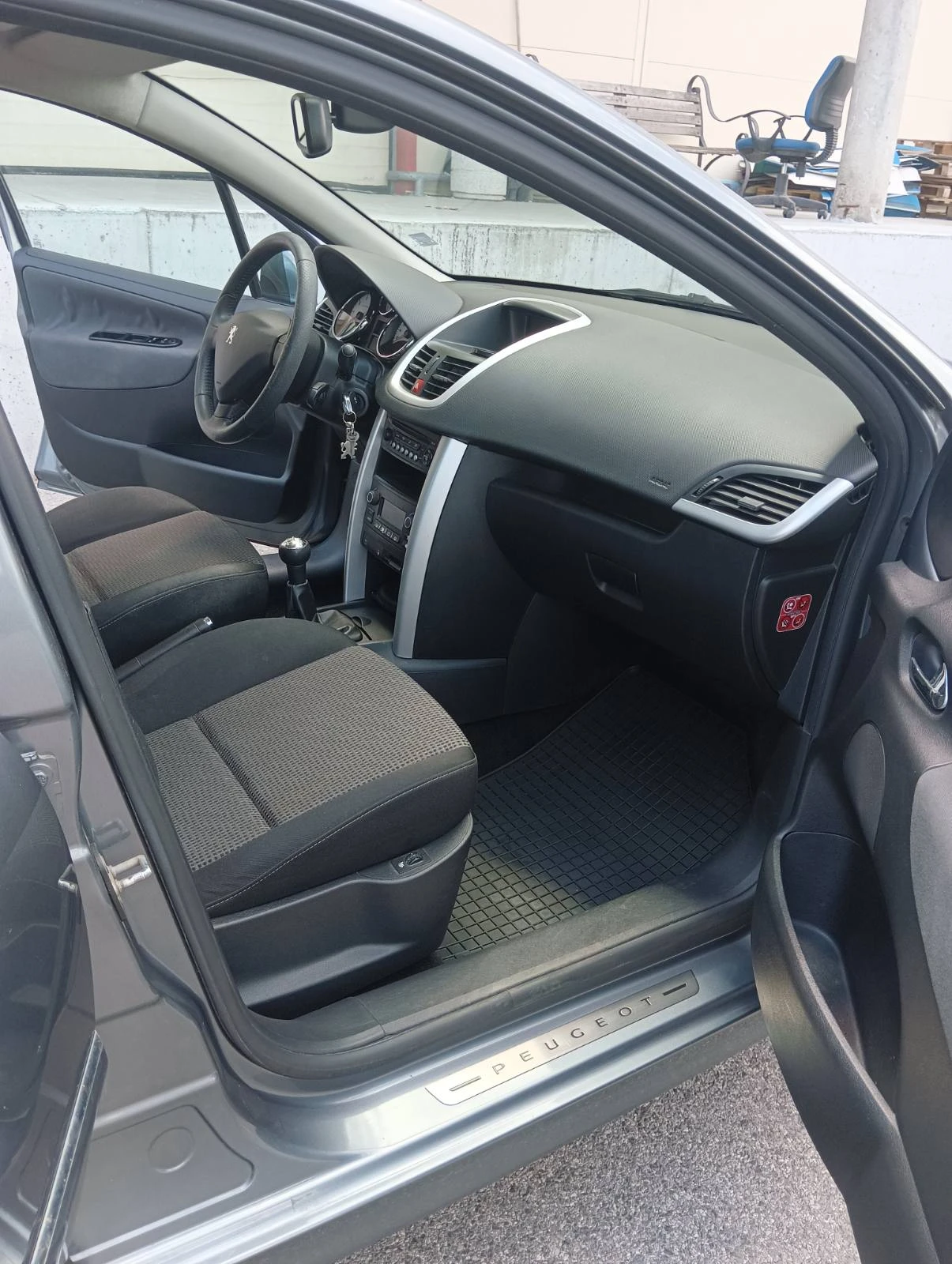 Peugeot 207, снимка 11 - Автомобили и джипове - 55268485