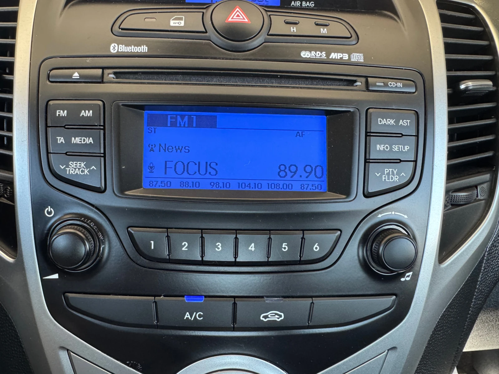 Hyundai Ix20 1.6 i , снимка 10 - Автомобили и джипове - 55320235