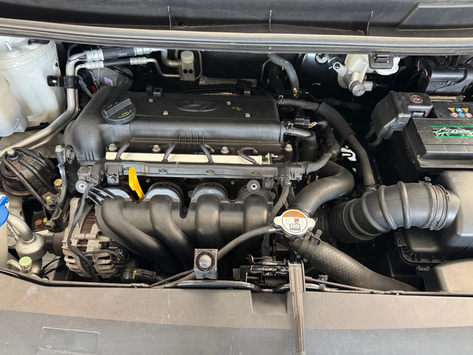 Hyundai Ix20 1.6 i , снимка 15 - Автомобили и джипове - 55320235