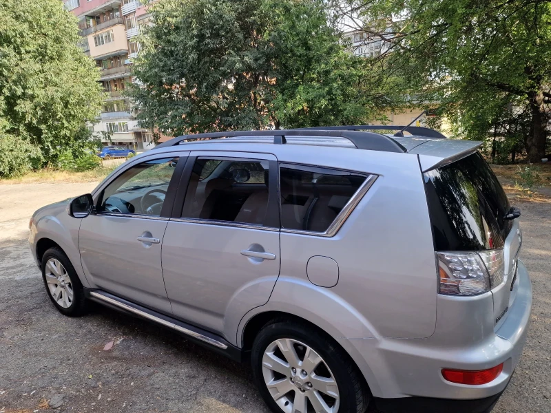 Mitsubishi Outlander, снимка 9 - Автомобили и джипове - 48651340