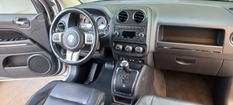 Jeep Compass 2.4I SWISS-АВТОМАТИК, снимка 10 - Автомобили и джипове - 51524371