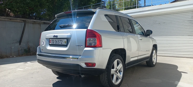 Jeep Compass 2.4I SWISS-АВТОМАТИК, снимка 4 - Автомобили и джипове - 51524371