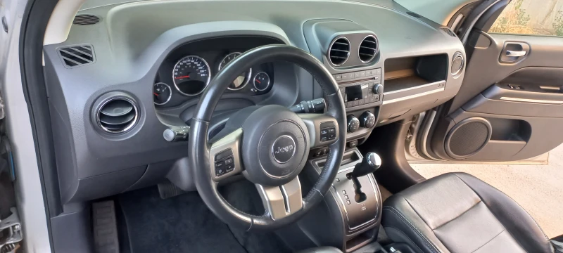 Jeep Compass 2.4I SWISS-АВТОМАТИК, снимка 7 - Автомобили и джипове - 51524371