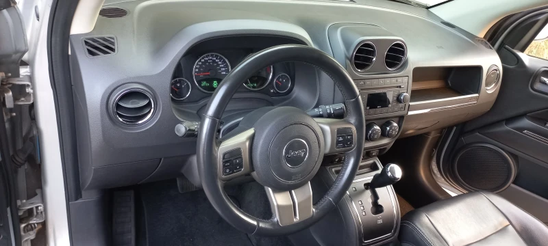 Jeep Compass 2.4I SWISS-АВТОМАТИК, снимка 11 - Автомобили и джипове - 51524371