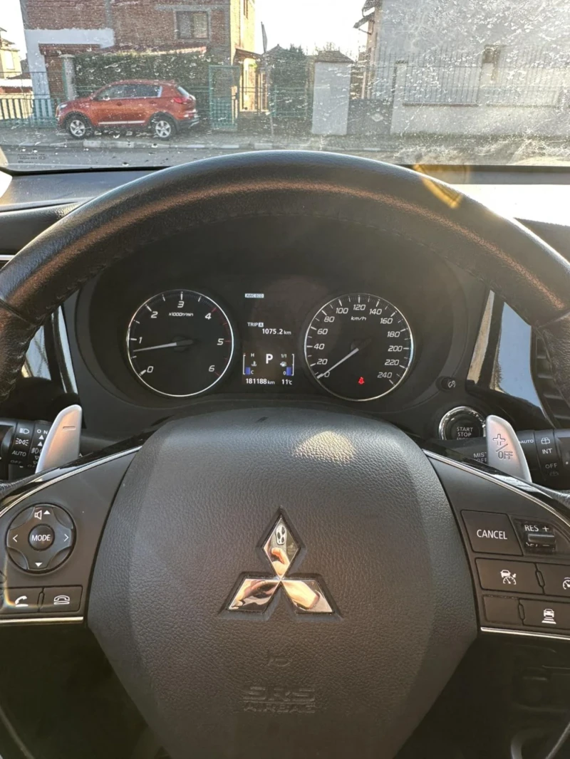 Mitsubishi Outlander, снимка 15 - Автомобили и джипове - 52752222