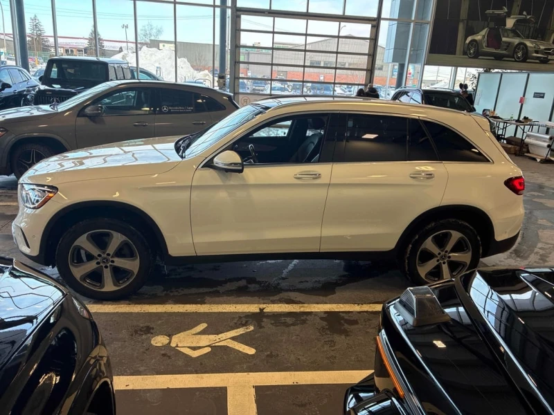 Mercedes-Benz GLC * 300 * CARFAX * БЕЗ ПЪРВОНАЧАЛНА ВНОСКА, снимка 2 - Автомобили и джипове - 53182409