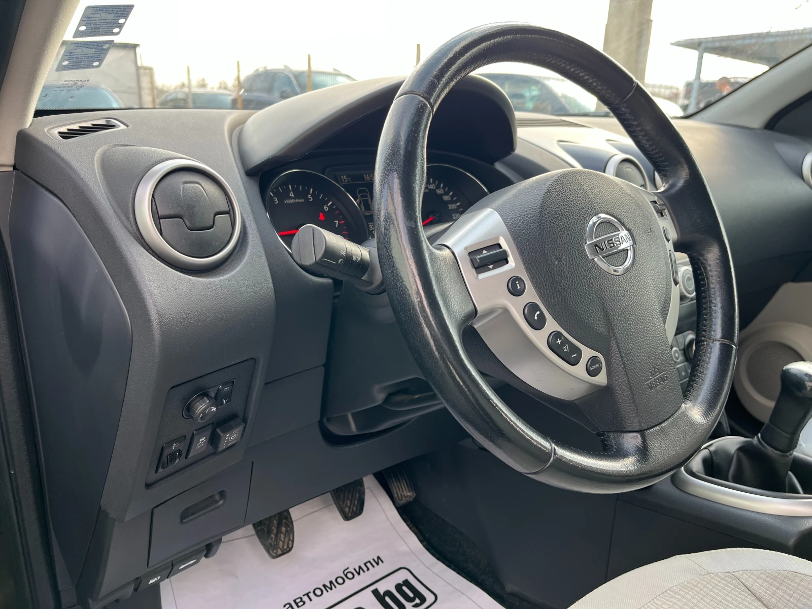 Nissan Qashqai 1.6i-Газов Инжекцион, снимка 12 - Автомобили и джипове - 54053773