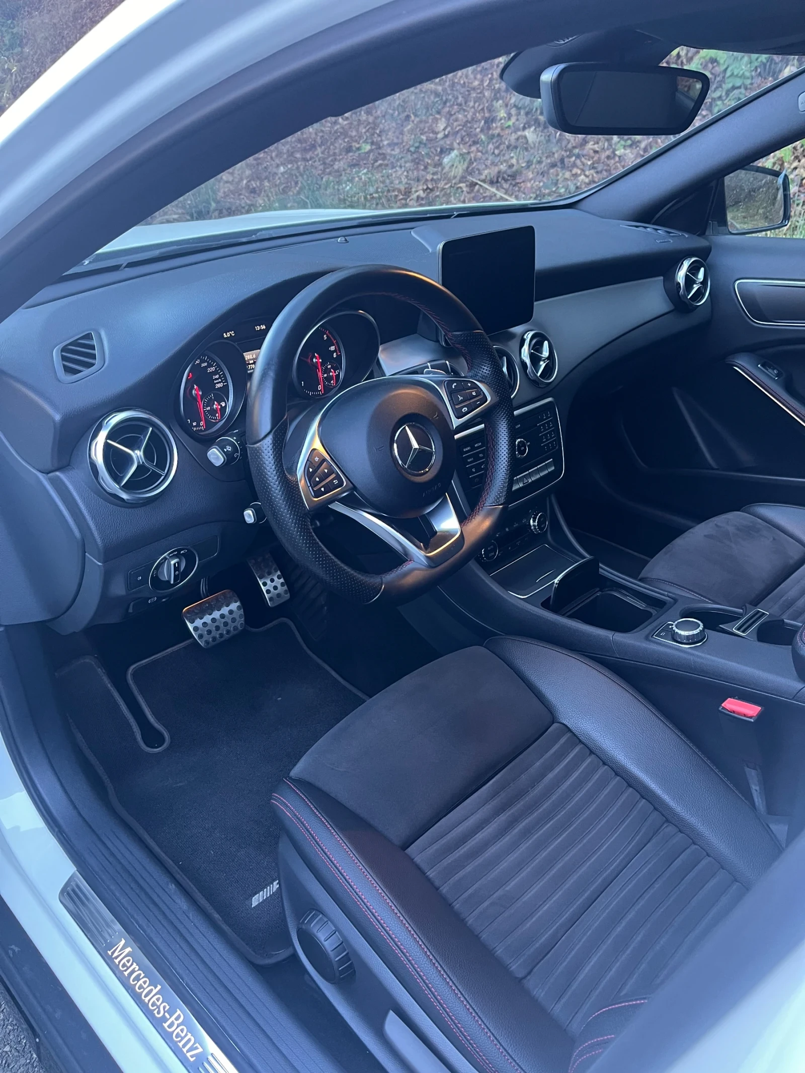 Mercedes-Benz GLA 200CDI AMG FACELIFT, снимка 5 - Автомобили и джипове - 54080910