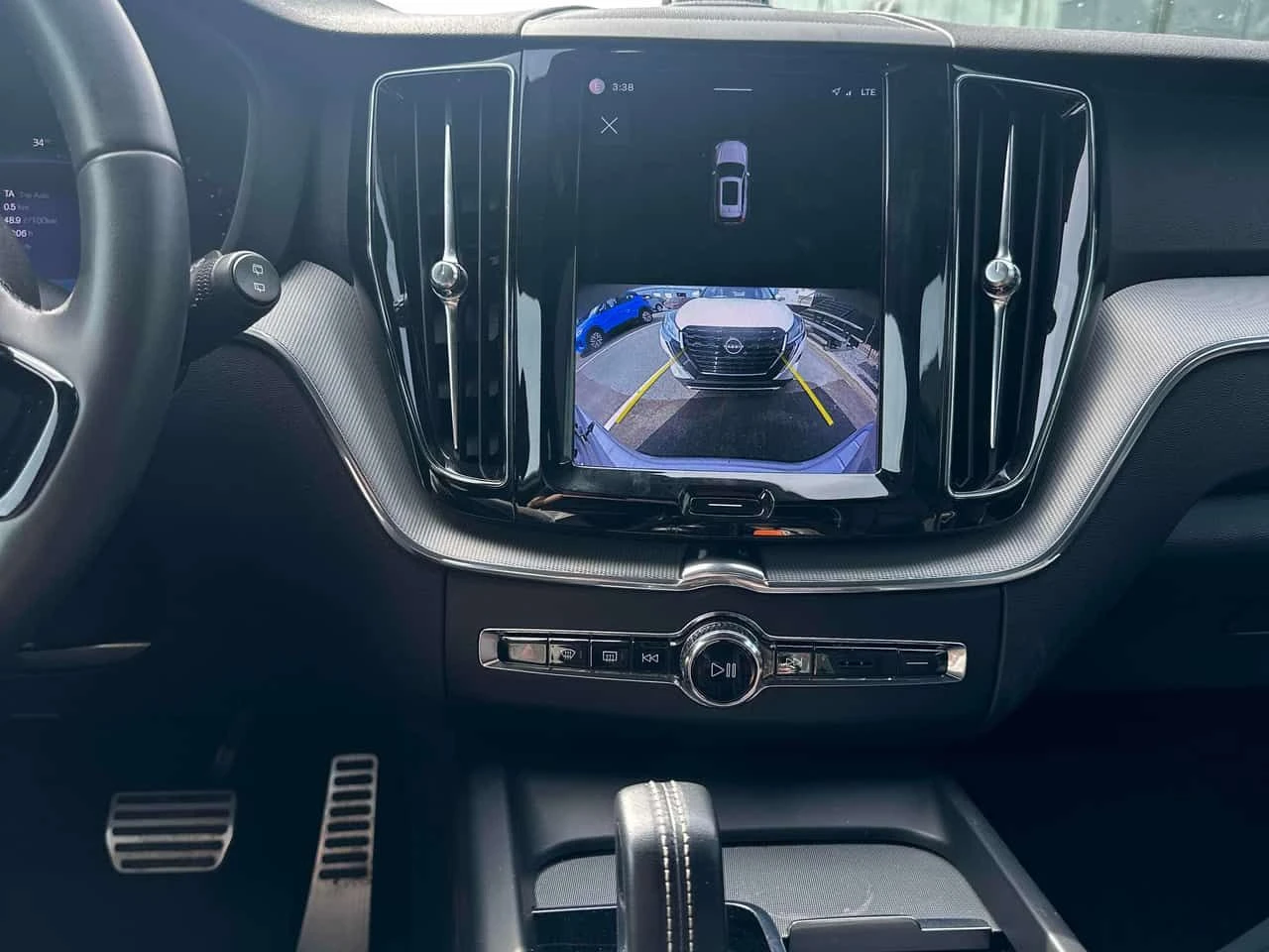 Volvo XC60 R Design/ПАНОРАМА/BOWERS & WILKINS/АВТОФИНАНСИРАНЕ, снимка 9 - Автомобили и джипове - 54903920