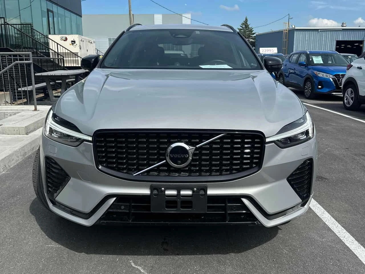 Volvo XC60 R Design/ПАНОРАМА/BOWERS & WILKINS/АВТОФИНАНСИРАНЕ, снимка 2 - Автомобили и джипове - 54903920