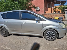 Обява за продажба на Toyota Corolla verso 2.2 ~50 000 лв. - изображение 2