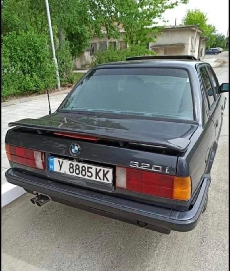 BMW 320 2.0i, снимка 3 - Автомобили и джипове - 47581474