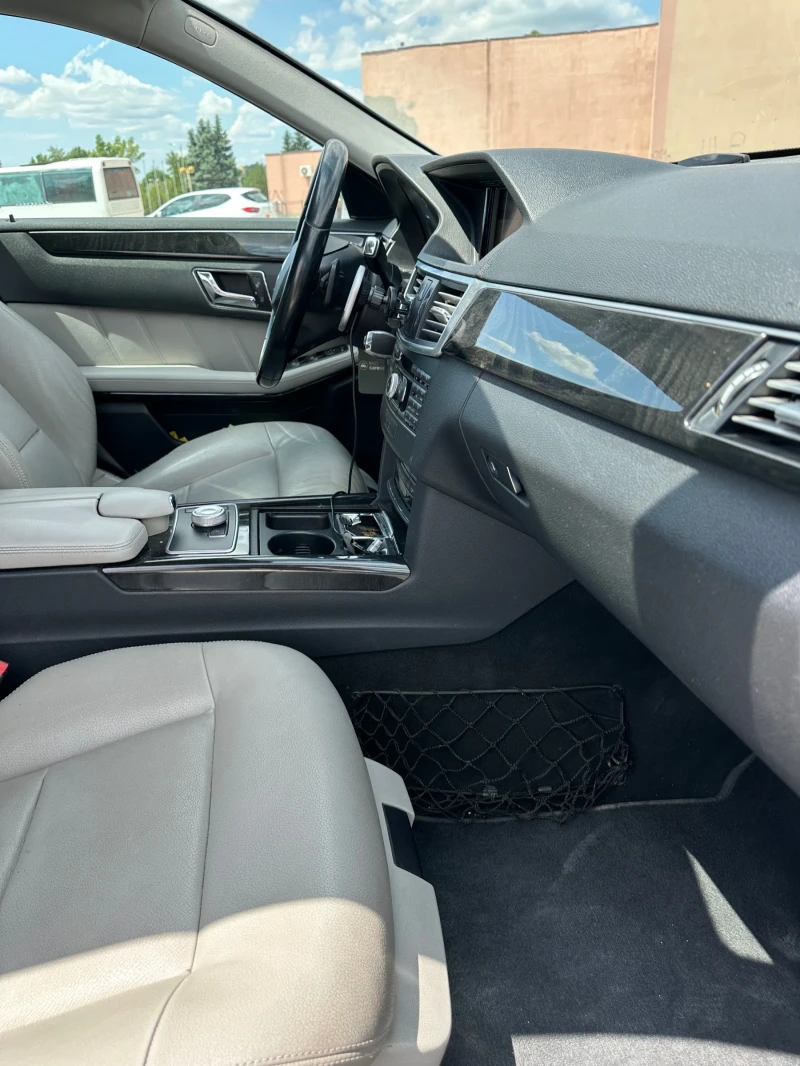 Mercedes-Benz E 350, снимка 10 - Автомобили и джипове - 51521630