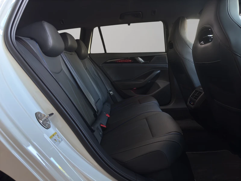 VW Passat 2.0 TDI R Line Ergo Active, снимка 14 - Автомобили и джипове - 51819091
