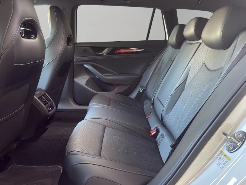 VW Passat 2.0 TDI R Line Ergo Active, снимка 15 - Автомобили и джипове - 51819091